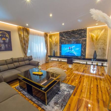 Luxury Apartment Black And Gold Mostar Exterior photo