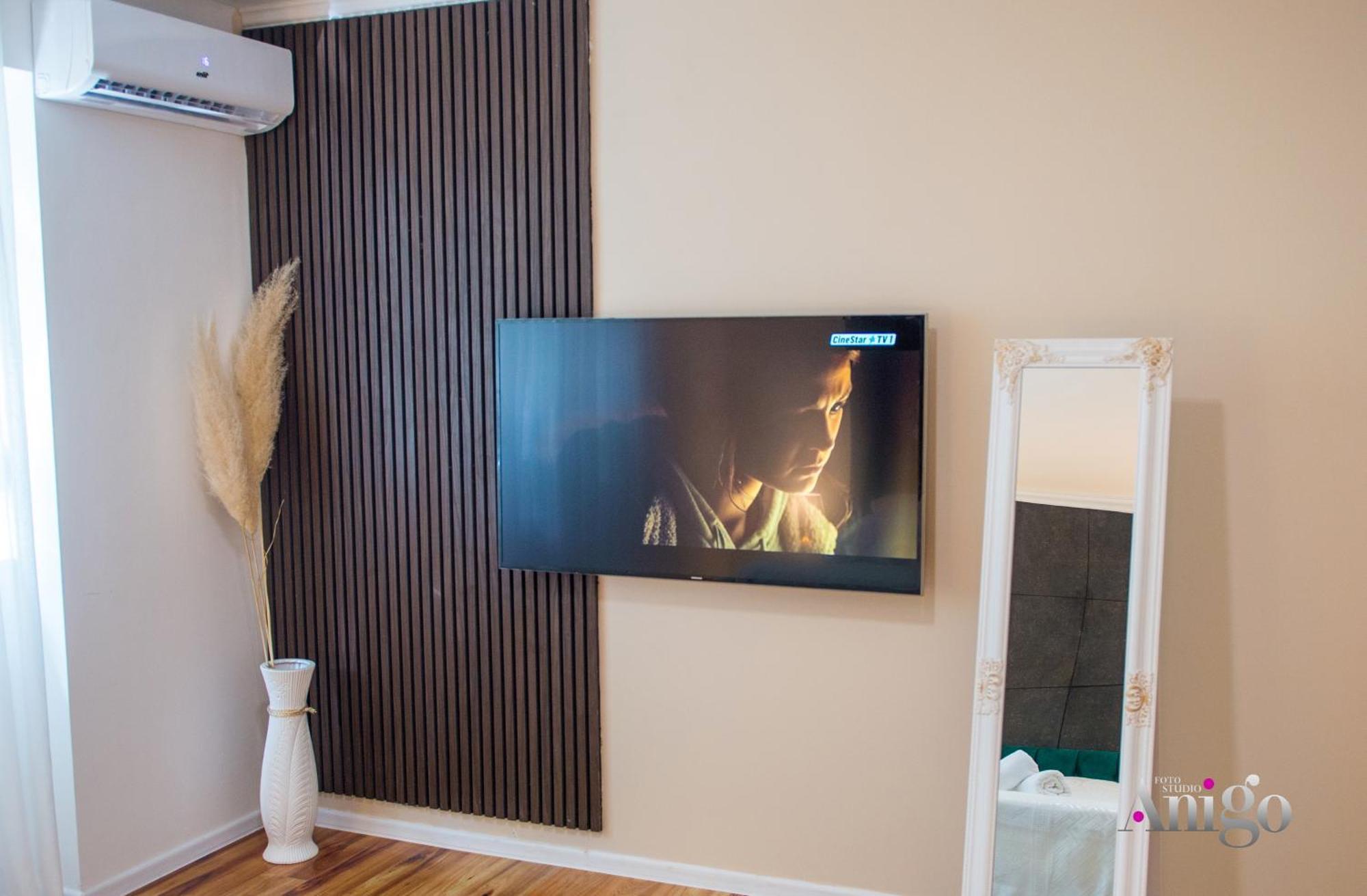 Luxury Apartment Black And Gold Mostar Exterior photo